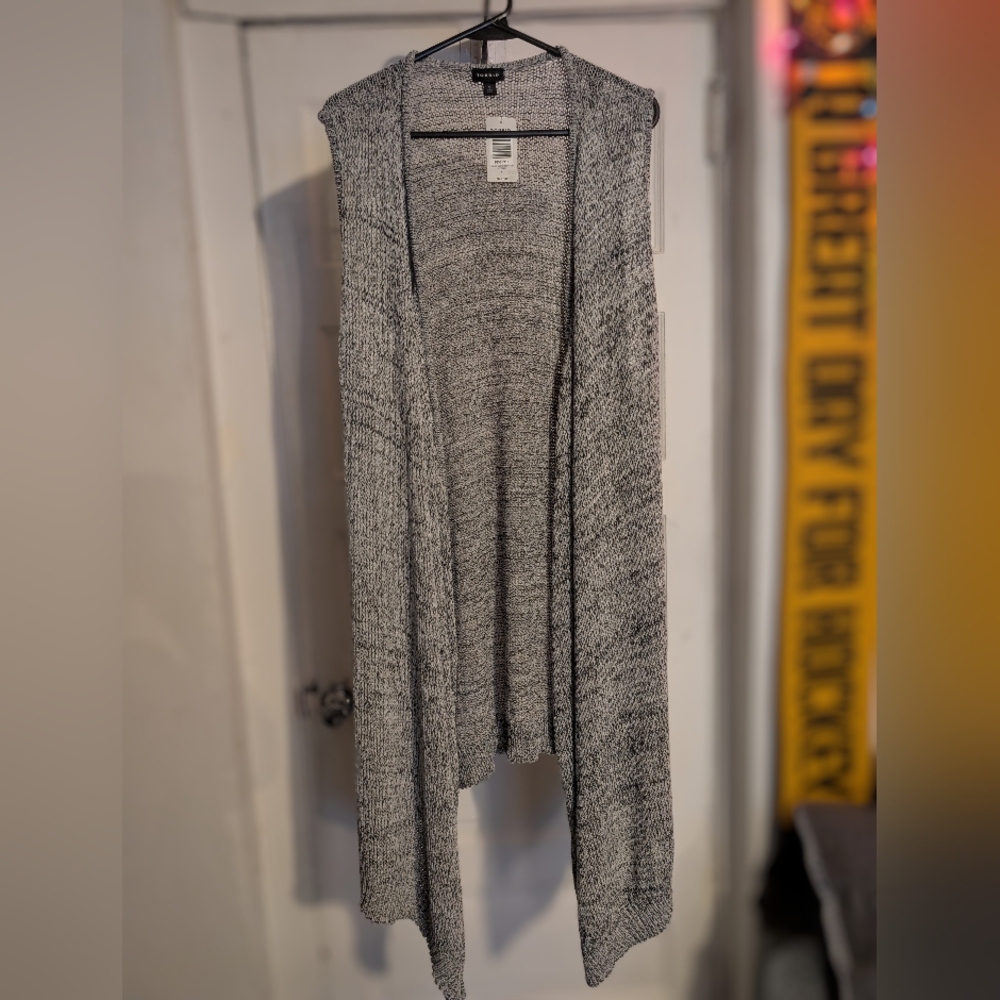 NWT Torrid Sleeveless Cardigan